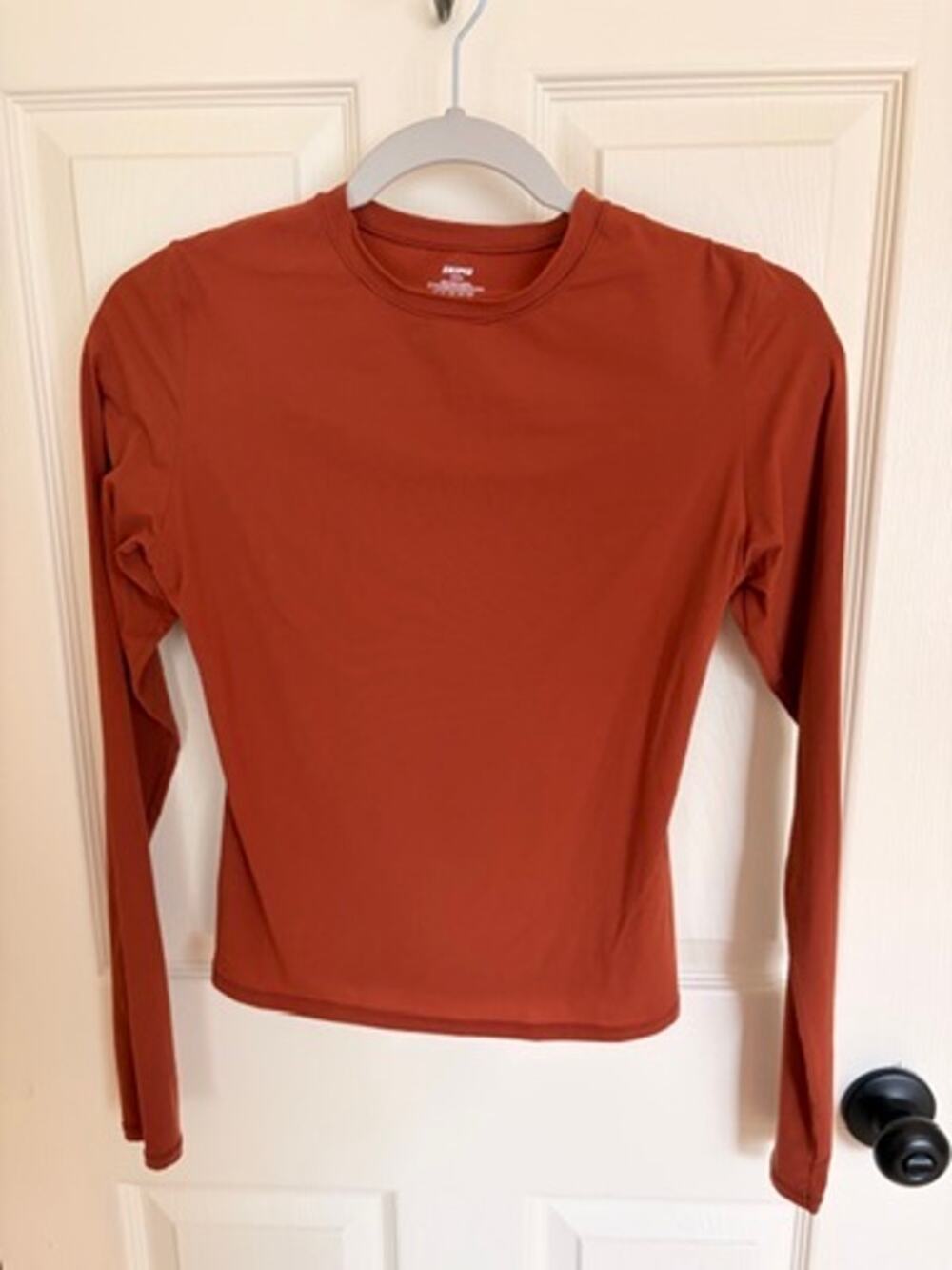 SKIMS Fits Everybody Long Sleeve T-Shirt Rust M